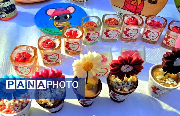 برپایی غرفه‌ای به عشق فاطمه(س)  