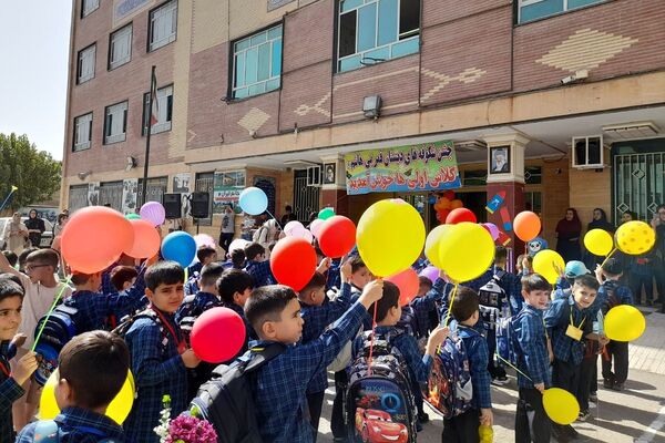 جشن شکوفه ها در مدارس شهرستان قدس، آغاز طلایی و شیرین  سال تحصیلی