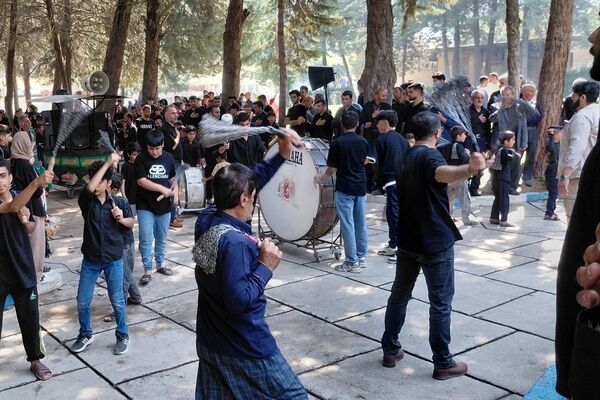 مراسم معنوی عاشورای حسینی بر مزار شهدای گمنام لردگان