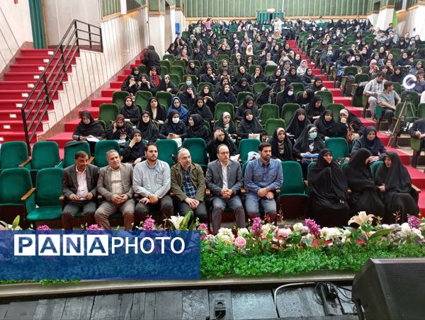 برگزاری دوره آموزشی تربیتی جهت توانمند سازی معلمان مدارس منطقه ۱۰