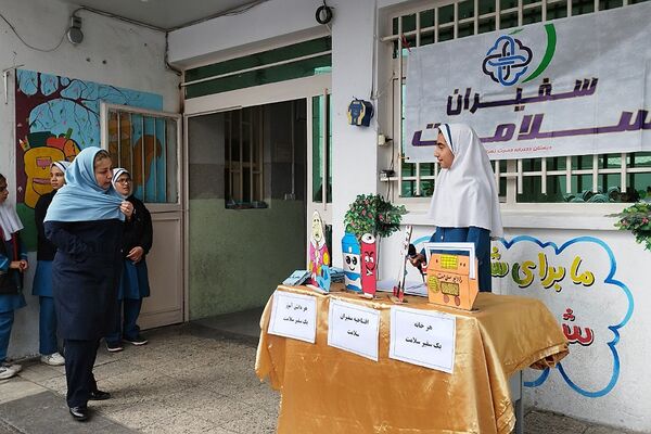 افتتاحیه طرح سفیران سلامت در دبستان حضرت زهرا(س)‌یک رودهن 