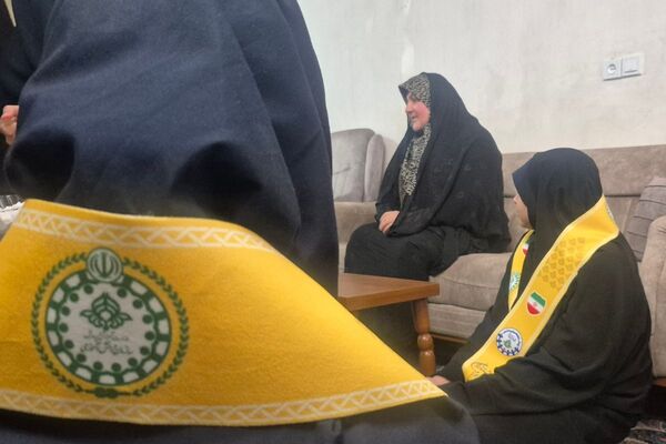 دیدار دانش آموزان فرزانگان با خانواده شهید صفری علمدار