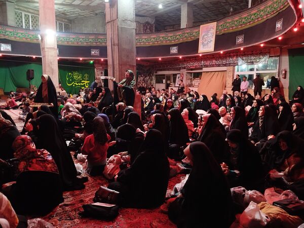 جشن بزرگ یلدا با عطر مادرانه در مجمع انصارالحسین