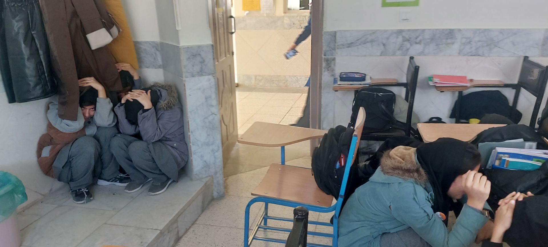 مانور زلزله در دبیرستان دخترانه امید 