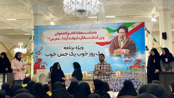 بازدید دانش آموزان دبیرستان دخترانه امید از آرامگاه شهید مدرس