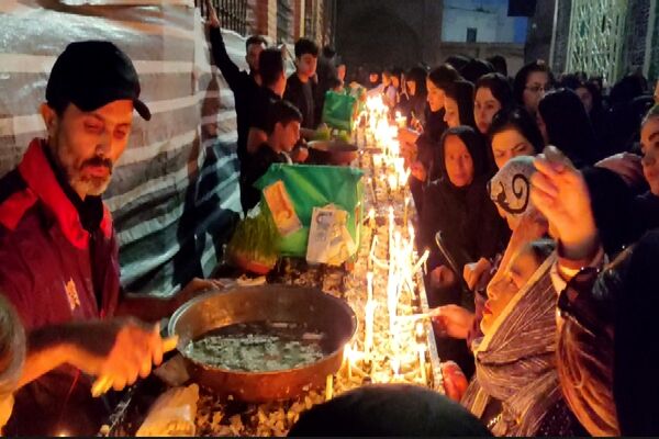 اقامه نماز ظهر عاشورا و آیین تعزیه‌خوانی در اردبیل 