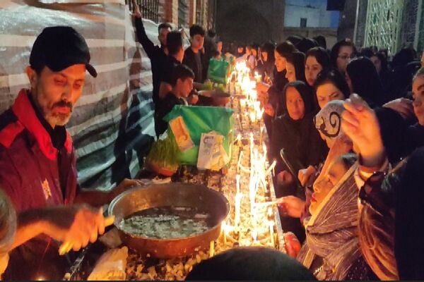 اقامه نماز ظهر عاشورا و آیین تعزیه‌خوانی در اردبیل 