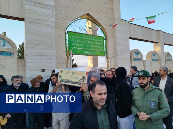 استقبال از شهدای گمنام در شهر درق