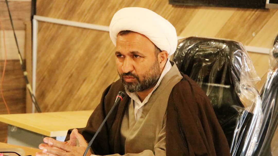 سبک زندگی فاطمی در مدار نماز و معنویت به تبیین هویت دینی و تربیت اسلامی می‌پردازد