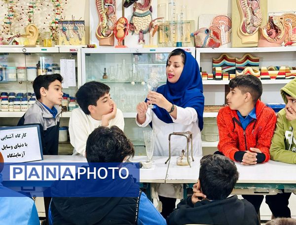 بازدید دانش‌آموزان مدرسه سما حاجی‌آباد از پژوهش‌سرای رازی در قالب طرح مهارت‌افزایی یارا