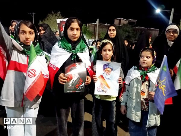 دانش‌آموزان شهرستان مانه در راهپیمایی‌های شبانه در جنگ رمضان 