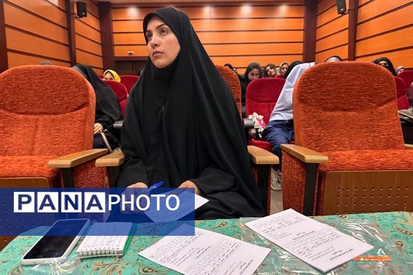 مسابقات استندآپ کمدی و مجری‌گری در سالن سجادیه بهارستان دو