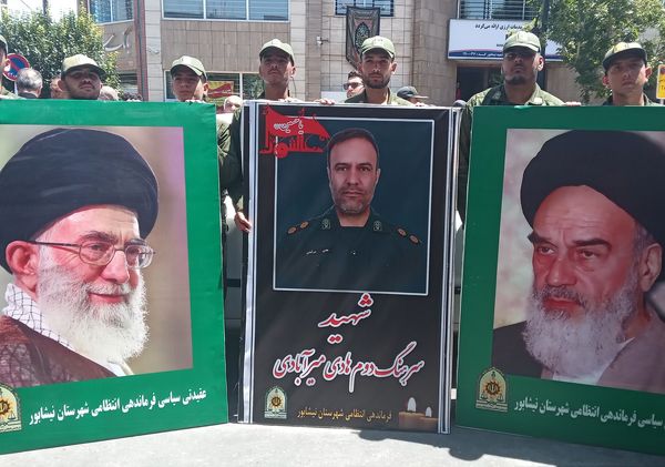 تشییع شهید مدافع امنیت همزمان با روز ملی حجاب در نیشابور