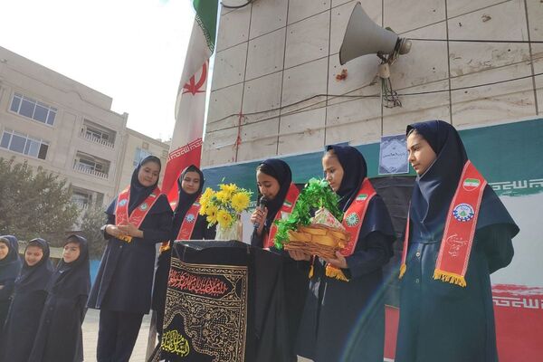 شور وشوق دانش‌آموزان در برنامه صبحگاهی مدرسه مریم بهارستان دو