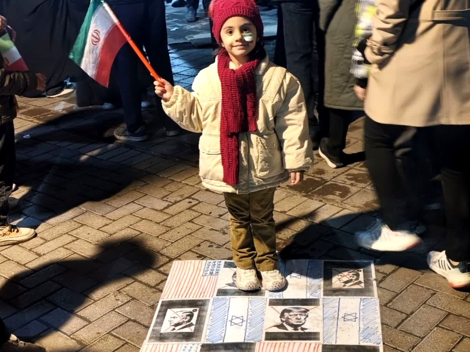 با قدم های کوچکم تورا له خواهم کرد