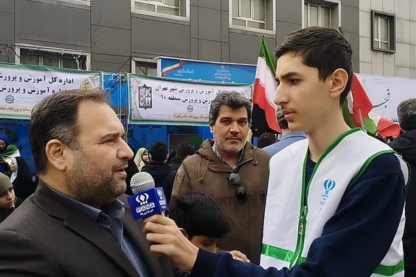 سازماندهی ۱۱ غرفه دانش‌آموزی منطقه ۱۰ در راهپیمایی ۲۲ بهمن