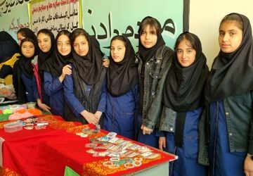 برگزاری بازارچه کسب و کار در دبیرستان زکیه