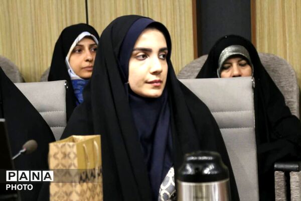 آیین تجلیل از مدیران مدارس تمام تشکیلاتی و مدیران سازمان دانش آموزی مناطق ۱۹ گانه تهران 