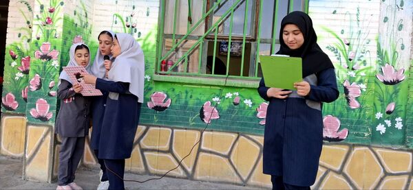 جشن روز معلم در دبستان نیایش ۲