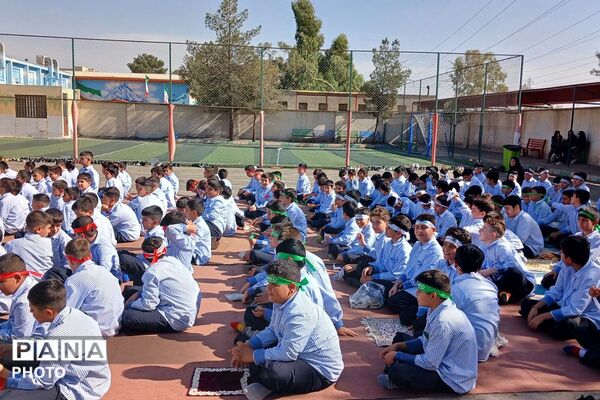 برپایی نمازجماعت در دبستان پسرانه میثاق باقرشهر 