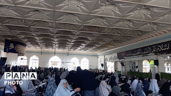 نماز جمعه ای با عطر رمضان در کاشمر 