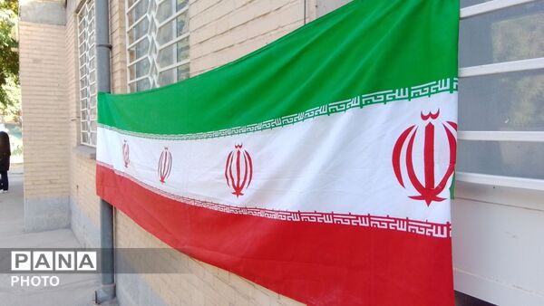 به صدا در آمدن زنگ مهر در دبیرستان دخترانه عزت طلایی نیشابور 