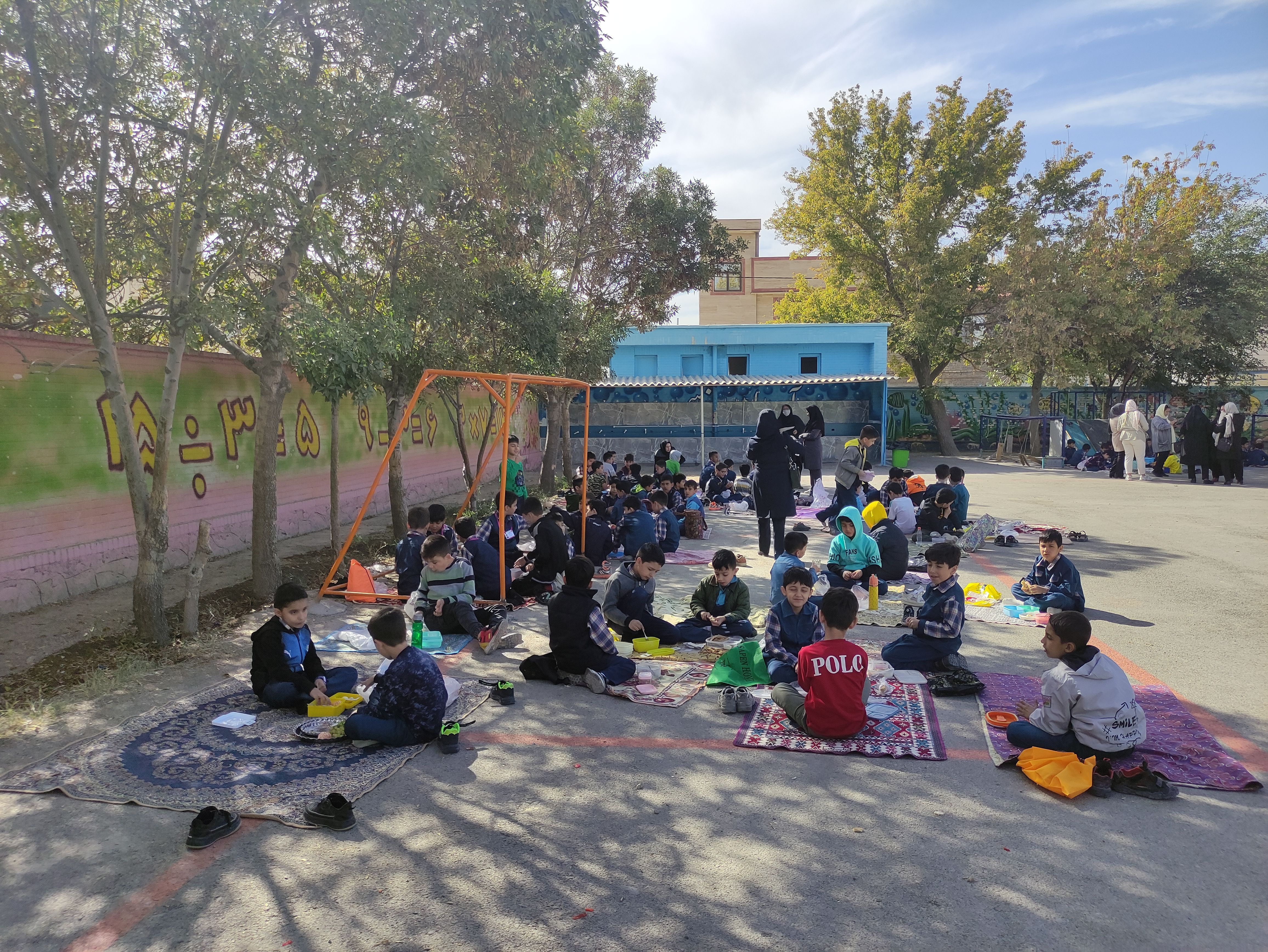 صبحانه سلامت در دبستان هیأت امنایی قرآنی مبین شهرستان شیروان