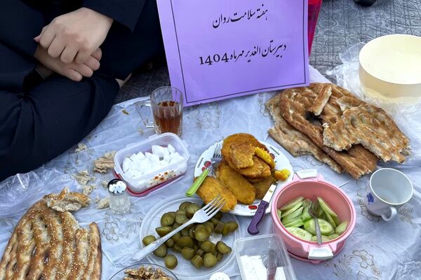 برگزاری مراسم صبحانه سلامت در دبیرستان الغدیر ناحیه یک شهرری