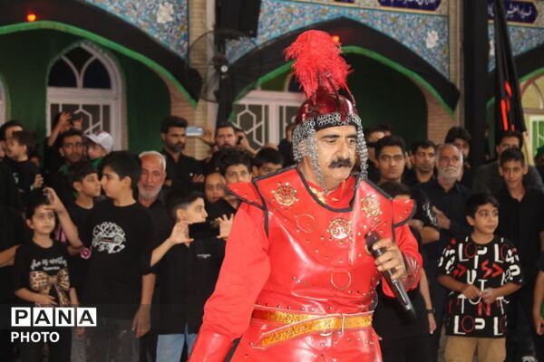 آیین نخلبرداری روز عاشورا در روستای علی آباد پیشکوه تفت
