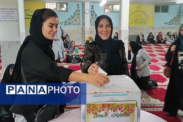 آغاز همدلی خانه و مدرسه، در جلسه انجمن اولیا و مربیان دبیرستان مهدیه