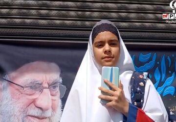 فریاد استکبار ستیزی دانش‌آموزان دبستان دخترانه رهبر در روز قدس