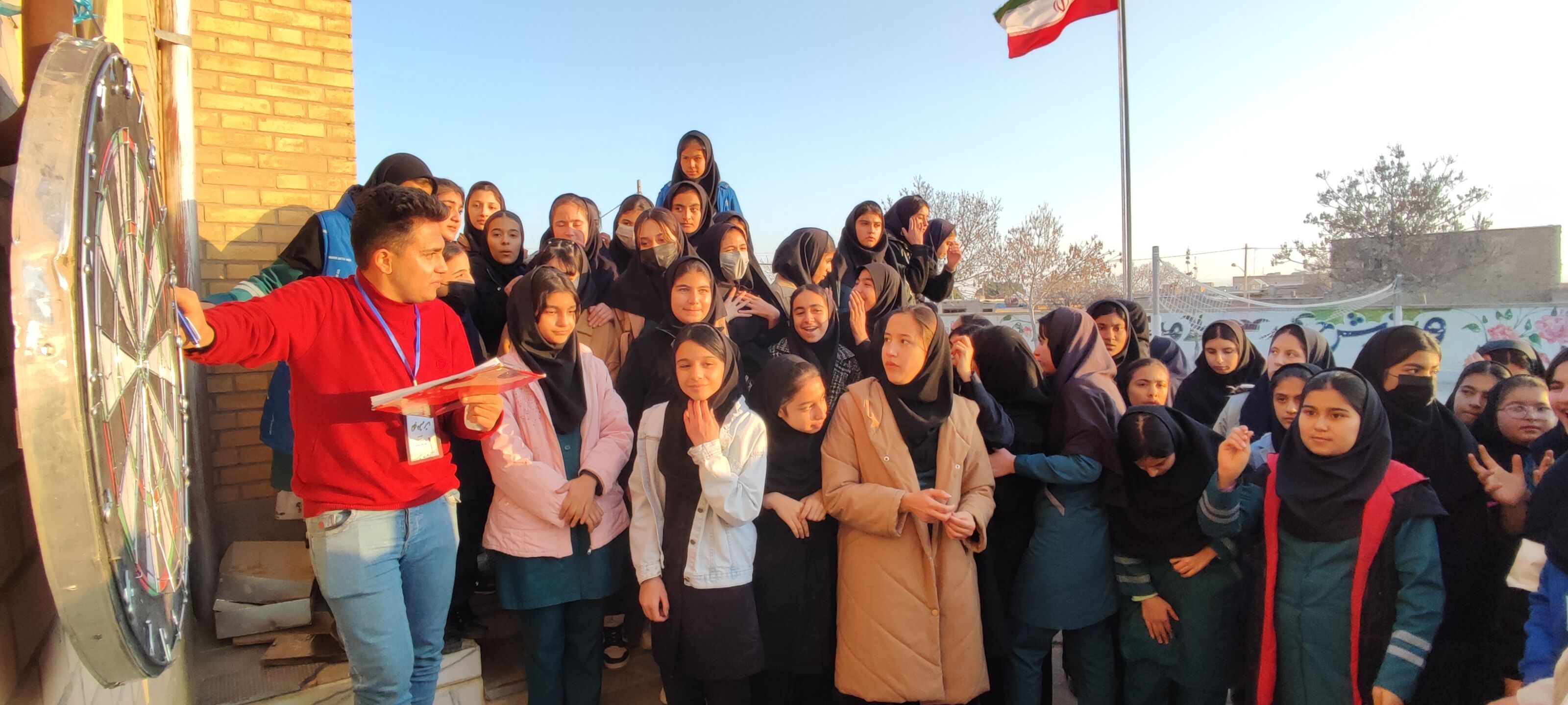 برگزاری مسابقات دارت در مدرسه زنده یاد داورپناه خانلق