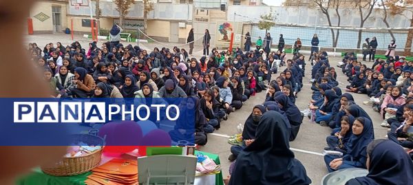 جشنواره کیک و دسر در دبیرستان کوثر فرهنگیان 