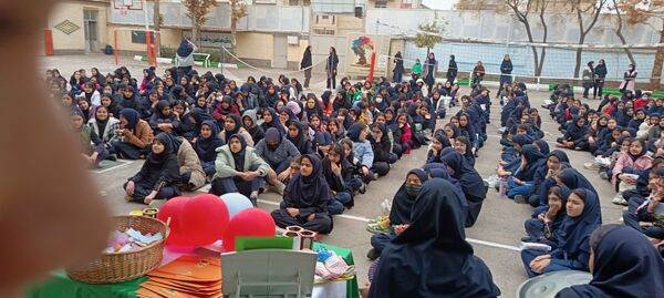 جشنواره کیک و دسر در دبیرستان کوثر فرهنگیان 