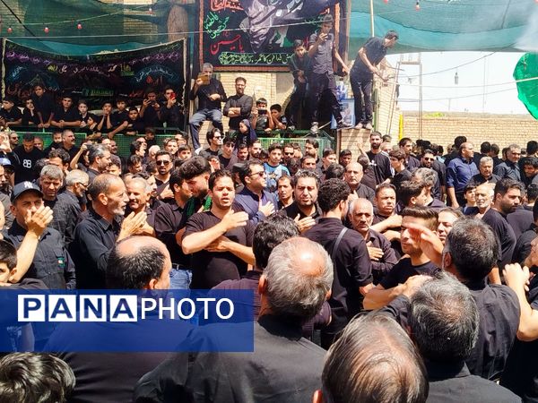 حضور هیات های روستای فدافن در هیئت حسینی در روز عاشورا