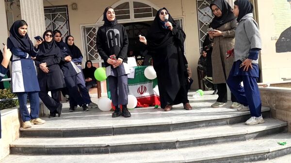حضور حماسی دانش‌آموزان «شهدای فرهنگی ۲» در جشن سالگرد پیروزی انقلاب اسلامی  