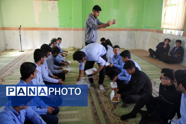 مراسم عزاداری ایام فاطمیه توسط دانش‌آموزان تنگستانی