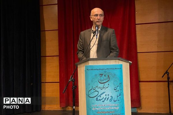 تجلیل از نویسندگان نوجوان ورامین به مناسبت روز شعر و ادب فارسی