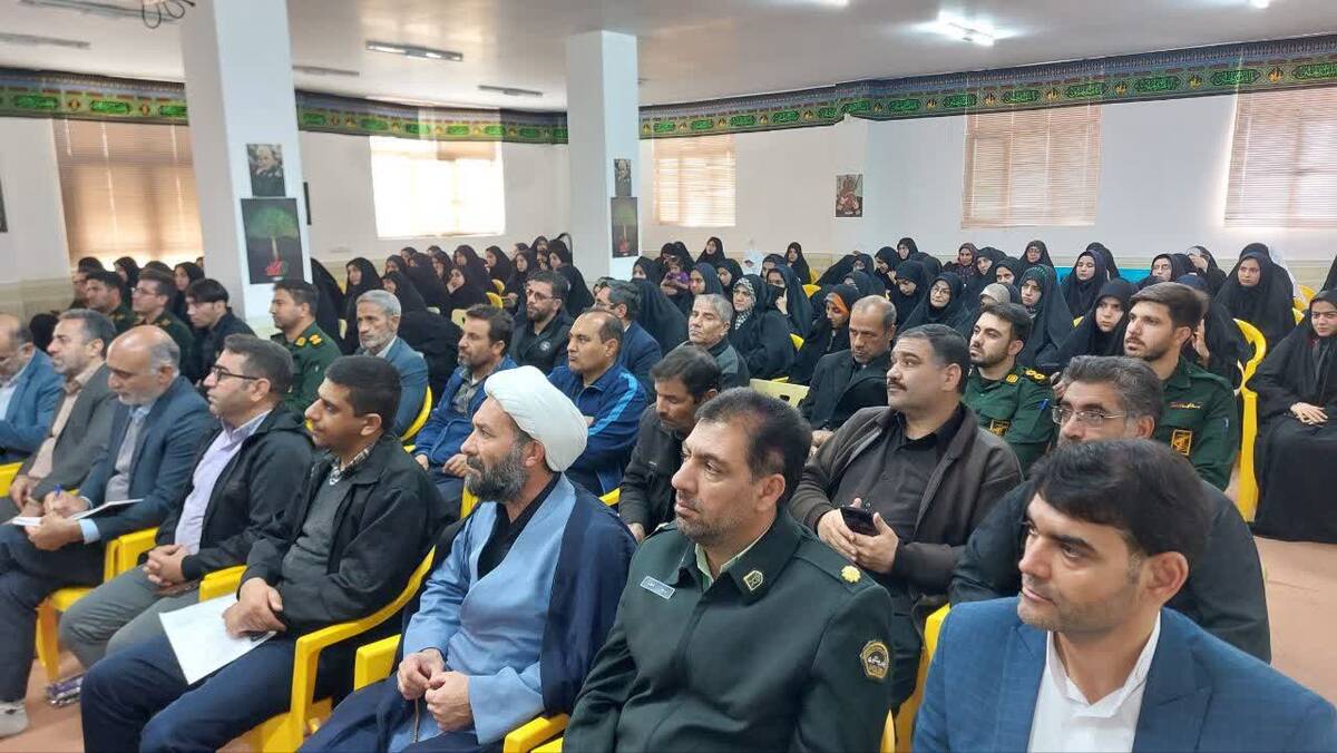 پخش سخنرانی رهبر  معظم انقلاب به صورت زنده در سازمان تبلیغات ورزنه