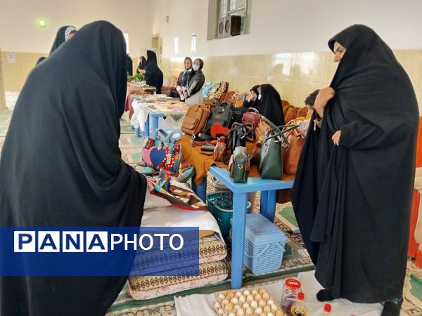 بازارچه‌ هنرهای‌ دستی‌ با رنگ و بوی عید