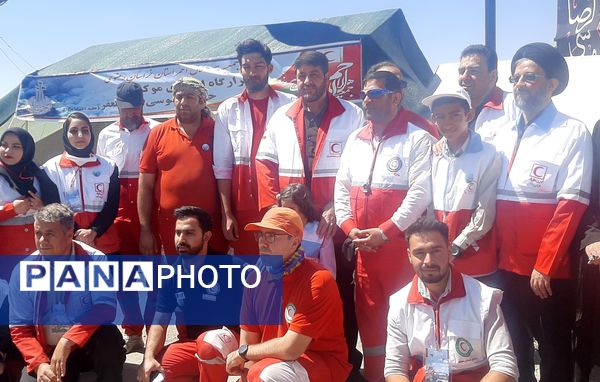  کاروان زائرین پیاده دانش‌آموزی در نیشابور