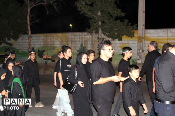 لبیک نوجوانان نظرآباد به ندای کربلا در آیین «احلی من العسل»
