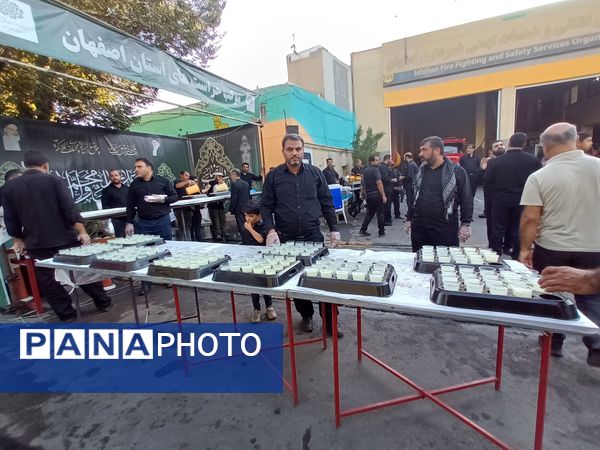 برپایی آیین خطبه‌خوانی خادمین حرم رضوی در روز شهادت امام رضا(ع) در اصفهان