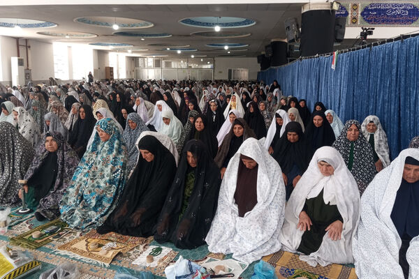  صفوف نماز جمعه لردگان؛ نبض جامعه در دست همدلی و بصیرت