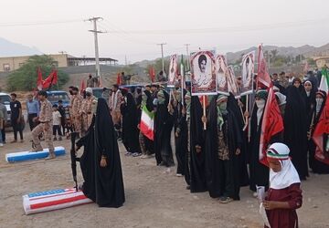 رژه پیاده‌نظام خواهران بسیجی در شهر شمیل 
