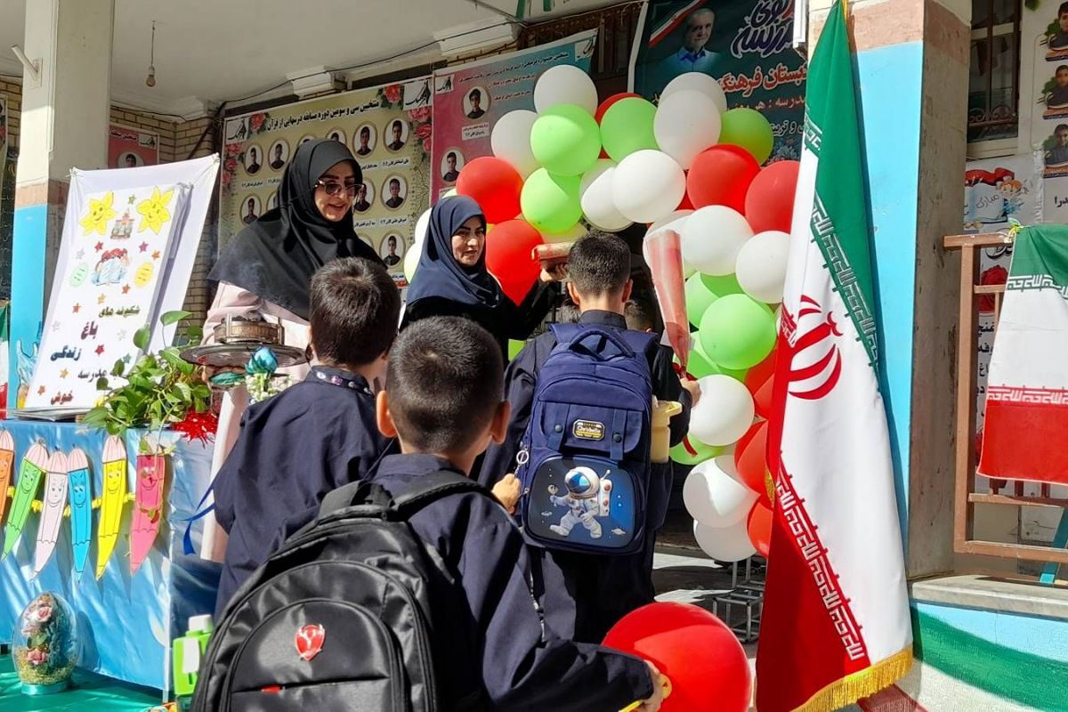 جشن شکوفه ها در مدارس شهرستان قدس، آغاز طلایی و شیرین  سال تحصیلی