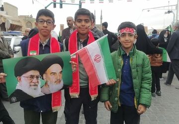 امروز نوبت روایت پیشتازان بالنده از خیابان قیام و جشن انقلاب بود