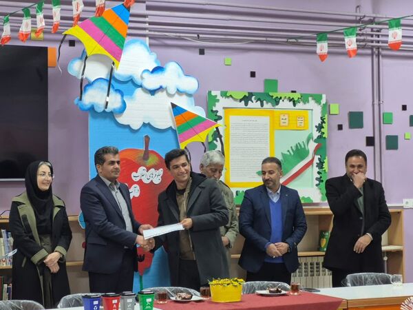 نیلوفرهای انقلاب در آب‌های ماندگار