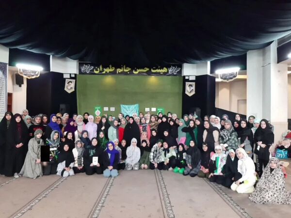 مراسم اعتکاف دانش‌آموزی در مسجد ۷۲ تن