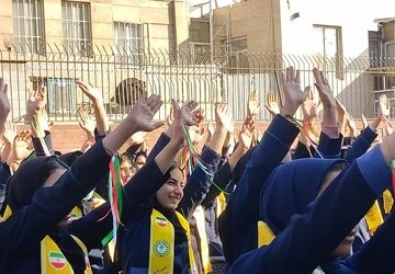 همایش یاوران انقلاب در مدرسه بانو عفت آهنگری ری یک